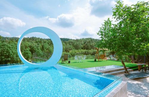 Guandu House | Exceptional Chunjian Guesthouse: 5-Star Retreat with Pool