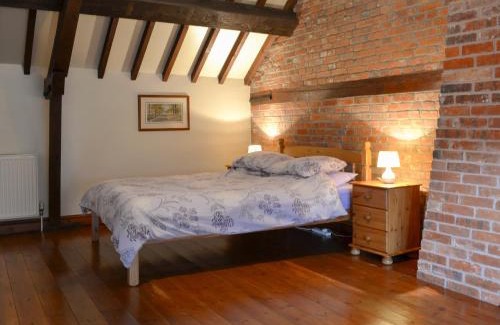 Foxley House | Experience Comfort at Church Farm Barn - Pet Friendly Retreat