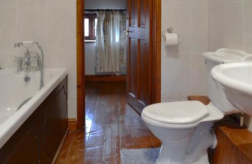 Foxley House | Experience Comfort at Church Farm Barn - Pet Friendly Retreat