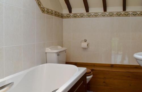 Foxley House | Experience Comfort at Church Farm Barn - Pet Friendly Retreat