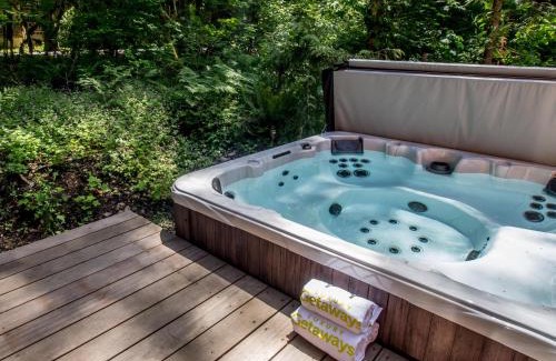 Glacier House | Relaxing Church Mountain View Chalet with Hot Tub & Kids' Play