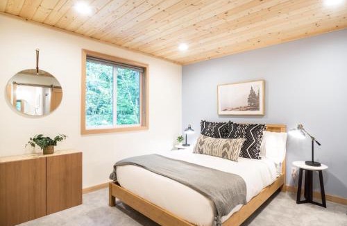 Glacier House | Relaxing Church Mountain View Chalet with Hot Tub & Kids' Play