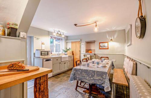 Wells-next-the-Sea House | Delightful Church Plain Cottage: Family and Pet Friendly