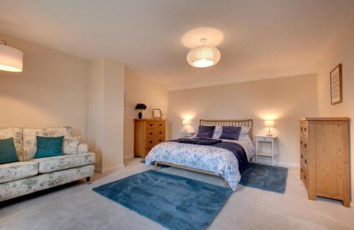 Askrigg House | Pet-Friendly Retreat at Church View - Askrigg Awaits You