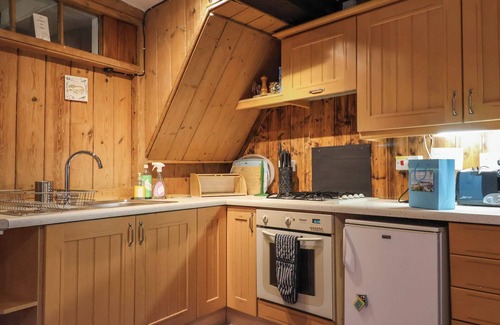 Lyme Regis Cottage | Family-Friendly Church View Cottage with Oceanfront Charm