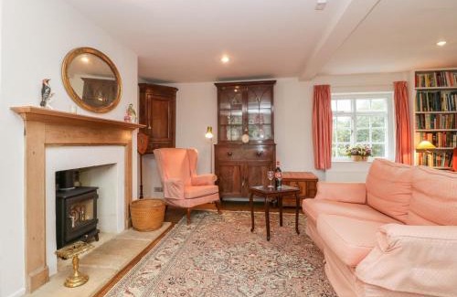 Swallowcliffe House | Welcoming Church View: 4-Star Stay with Family-Friendly Perks