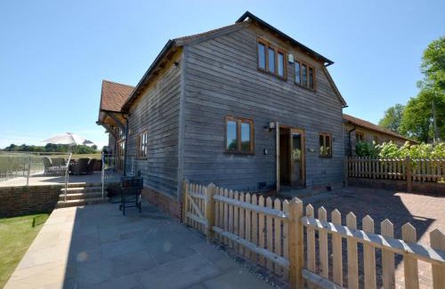 Stone in Oxney House | Welcoming Churchlands Barn with Hot Tub & Family Amenities