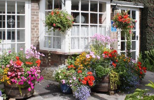 Winterbourne Abbas House | Discover Churchview House: A 4-Star Pet & Child Friendly Retreat