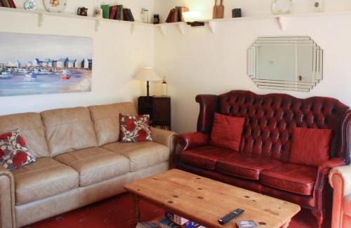 Winterbourne Abbas House | Discover Churchview House: A 4-Star Pet & Child Friendly Retreat
