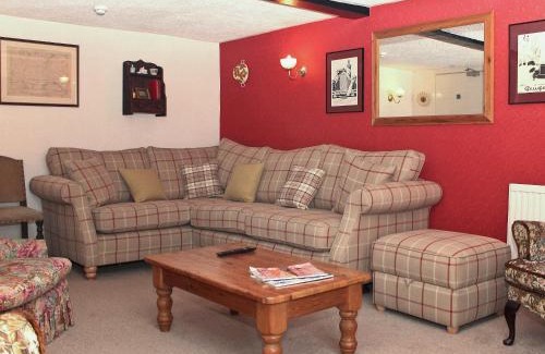 Winterbourne Abbas House | Discover Churchview House: A 4-Star Pet & Child Friendly Retreat