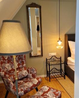 Moritzburg Hotel | Discover Churfuerstliche Waldschaenke: Pet-Friendly Retreat
