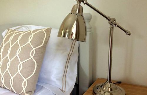 Lostwithiel House | Chy Bownder Cottage: Pet & Child Friendly Retreat