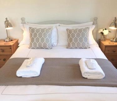 Lostwithiel House | Chy Bownder Cottage: Pet & Child Friendly Retreat