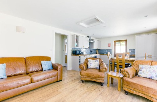 Wadebridge House | Pet-Friendly Stay at Chy Pol - A 4-Star Experience Awaits