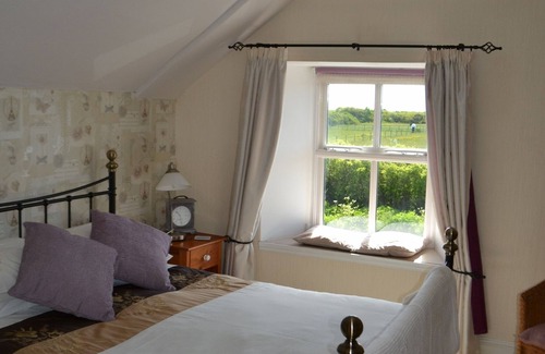 Grade Bed & Breakfast | Exceptional Chyheira: Guest Rated 9.8 with Breakfast & Kitchen