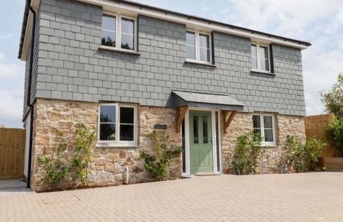 Cubert House | Pet-Friendly Retreat at Chynoweth House Awaits You