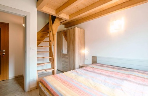 Pera Apartment | Discover Ciampedie: Pet-Friendly Retreat with Spa & Lake Views