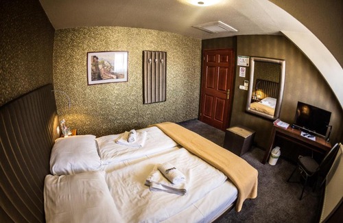 Szombathely Hotel | Discover Ciao Amico Panzió: 4-Star Stay with Hot Tub