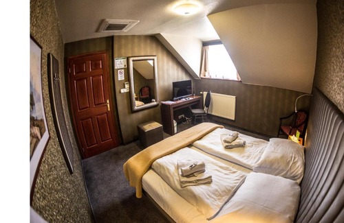 Szombathely Hotel | Discover Ciao Amico Panzió: 4-Star Stay with Hot Tub