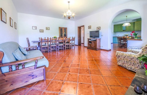 Lisciano Niccone Villa | Discover Ciaramicola: A Grand Villa with Pool & Spa