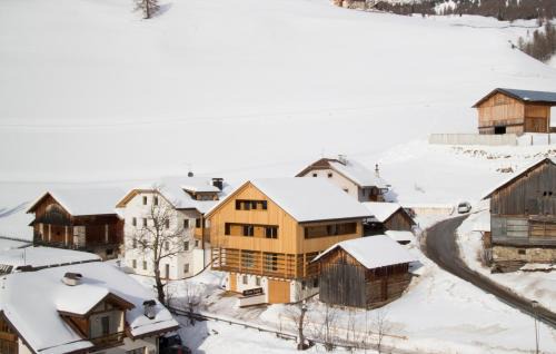 San Cassiano Apartment | Family-Friendly Retreat at Ciasa Soplà - 4-Star Comfort