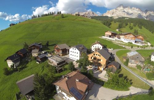 San Cassiano Apartment | Family-Friendly Retreat at Ciasa Soplà - 4-Star Comfort
