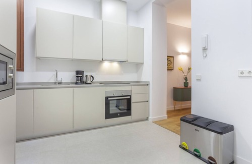 Cortes Apartment | Experience Cibeles Luxe VI: Top-Rated Apartment in Madrid