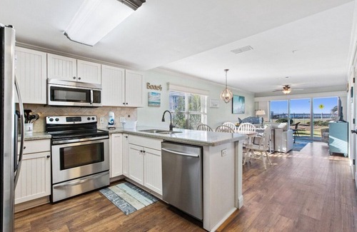 Miramar Beach Condo | Beachfront Escape with Pool, Tennis & Pet-Friendly Perks