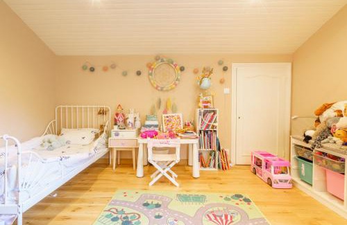 Ciboure Villa | Experience CIBOURE PLAGE: Family-Friendly Beach Retreat