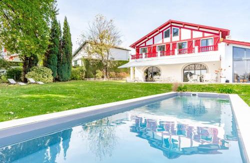 Ciboure Villa | Relaxing Villa in Ciboure with Pool for 8 Guests