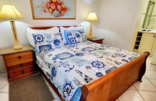Ramsgate Beach Apartment | Beautiful Cicada: 8 Sleeper with Lagoon Views in Ramsgate
