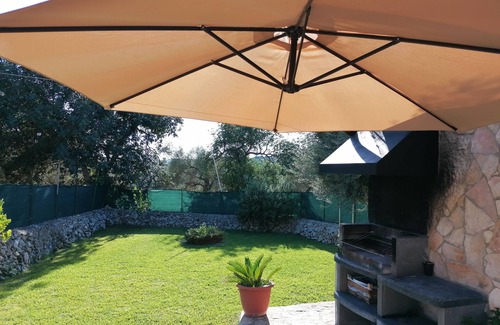 Solarino House | Relax at Cicada House: Your Private Oasis Awaits