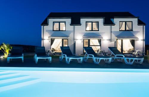 Karwienskie Bloto Drugie Apartment | Peaceful Cichy Domek: Pool, Playground & Pet-Friendly Stay