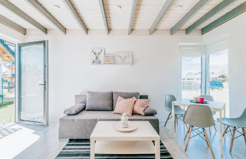 Karwienskie Bloto Drugie Cabin | Relax at Cichy Domek: Pool, Oceanfront & Family Friendly