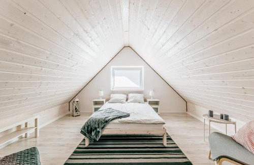 Karwienskie Bloto Drugie Cabin | Relax at Cichy Domek: Pool, Oceanfront & Family Friendly
