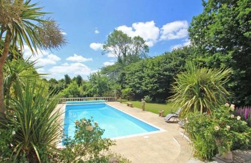 Liskeard House | Pet-Friendly Cider Cottage with Pool for Family Getaways