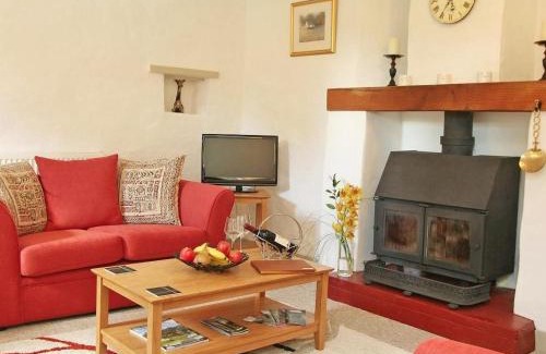 Liskeard House | Pet-Friendly Cider Cottage with Pool for Family Getaways