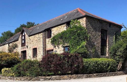 Fowey House | Pet-Friendly Retreat at Cider Press Cottage - 10/10 Rated!