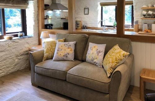 Fowey House | Pet-Friendly Retreat at Cider Press Cottage - 10/10 Rated!