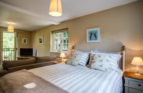 Burford House | Elegant Cider Press: 5-Star Stay with High Guest Ratings