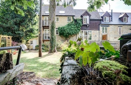 Burford Cottage | Cozy Cider Press: Romantic Cottage with Breakfast in Burford