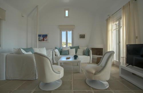 Glisidia Apartment | Pet-Friendly Ciel Villas Paros with Oceanfront Pool & Breakfast