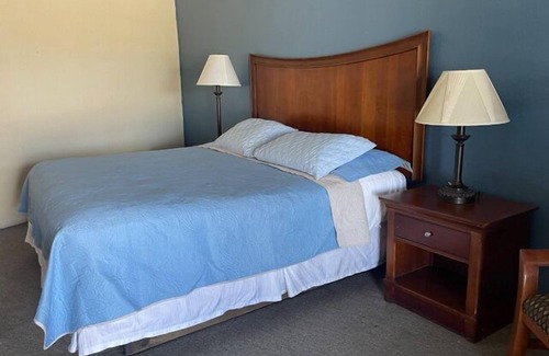 Amistad National Recreational Area Hotel | Discover Cielito Lindo Motel: Family-Friendly & Relaxing Spa