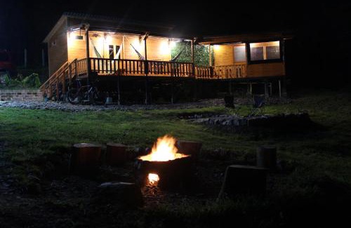 La Capilla House | Cozy Cielo Verde - Wood Tiny House with Hot Tub & Pet Friendly
