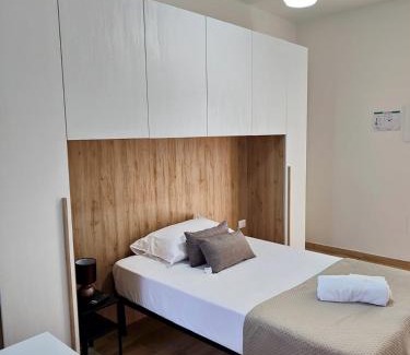 Pontecagnano Faiano House | Elegant Cientopera Suite Rooms: Family-Friendly & Breakfast Included