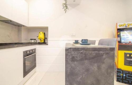Vomero Apartment | Elegant Cifariello Suite: Family-Friendly with Hot Tub