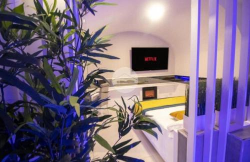 Vomero Apartment | Elegant Cifariello Suite: Family-Friendly with Hot Tub