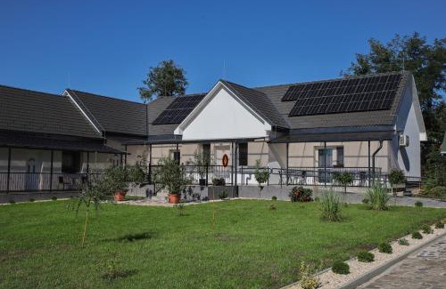 Cigand Bed & Breakfast | Guest Rated 10/10 at Cigándi Családi Panzió by the Ocean