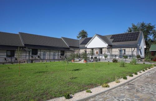 Cigand Bed & Breakfast | Guest Rated 10/10 at Cigándi Családi Panzió by the Ocean