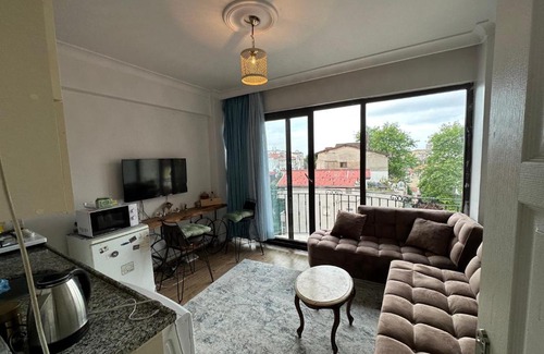 Taksim Apartment | Modern Cihangir City View Apartment with Breakfast & Accessibility